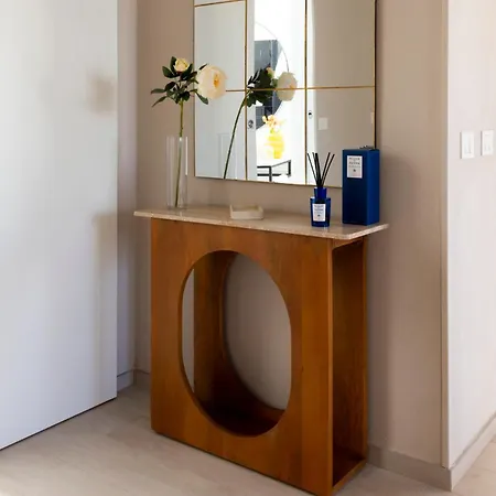 Henry's House Luxury Urban Apartment *