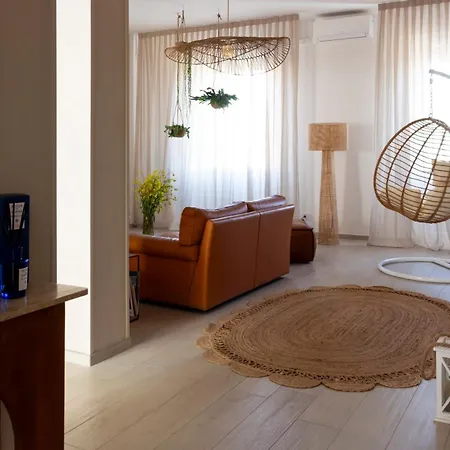 Henry's House Luxury Urban Apartment