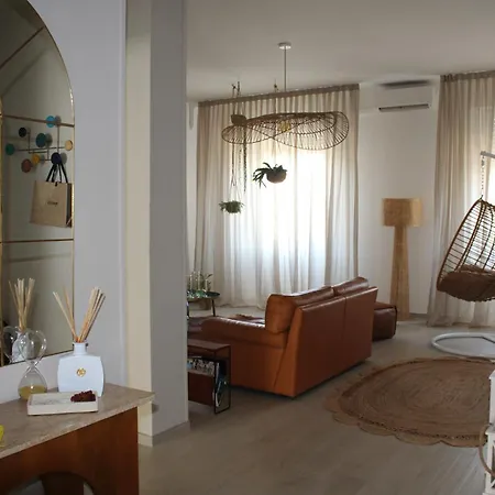 Henry's House Luxury Urban Apartment *