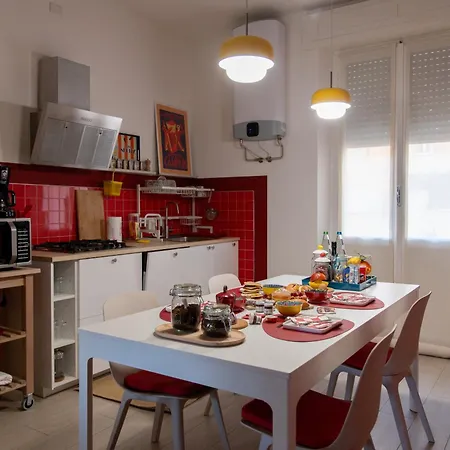 Apartment Henry'S House Urban Comfort In Parma