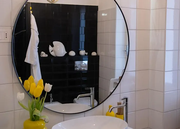 Apartment Henry'S House Urban Comfort In Parma