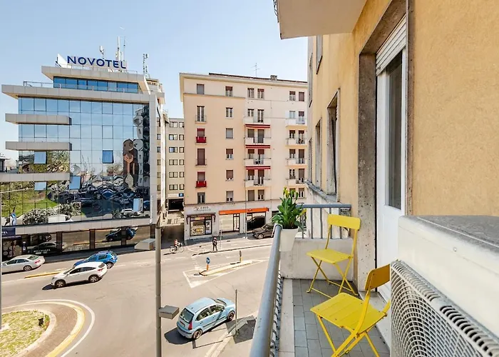 Apartment Henry'S House Urban Comfort In Parma